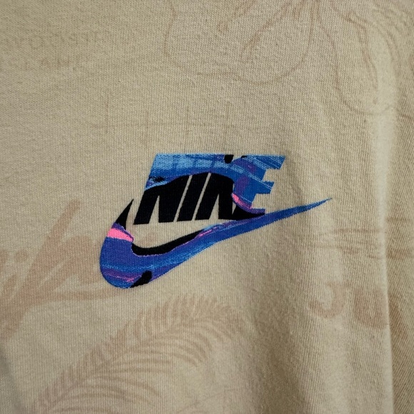 Nike Men's Tan Hawaiian Print Tee - Picture 2 of 5